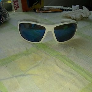 White piranha polarized sunglasses